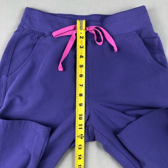 Figs Women’s Scrub Set - Picture 9 of 16